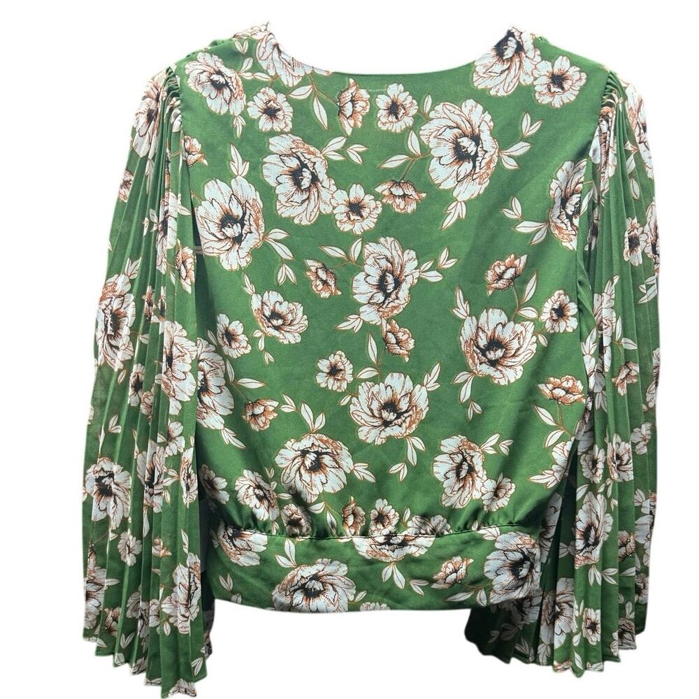 NWT‎ ASTR The Label Green Floral Pleated Sleeve Wrap Blouse Size M - Picture 4 of 10